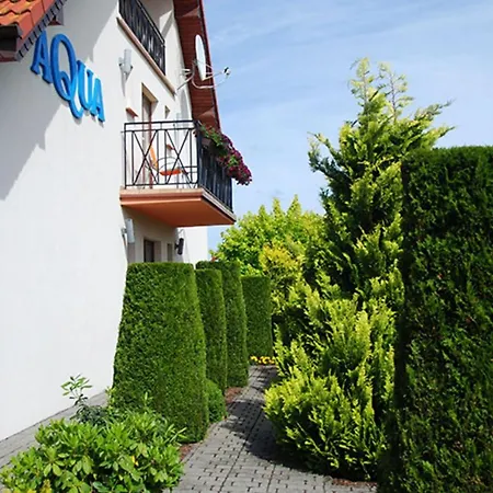 ホームステイ Aqua ロビ