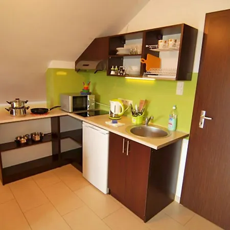 ホームステイ Aqua ロビ